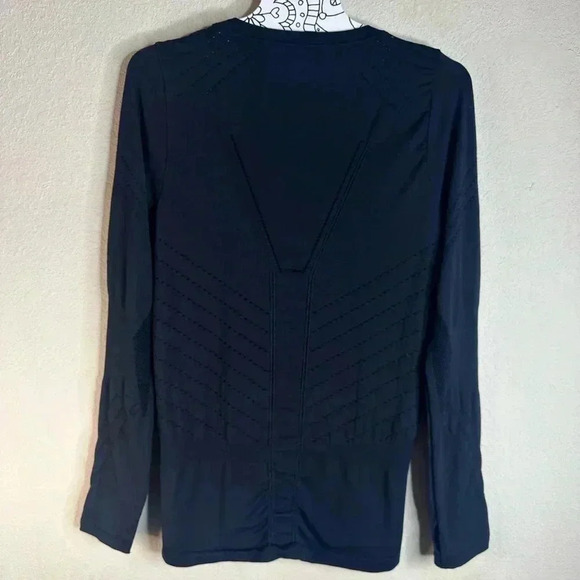 Blanc Noir Long sleeve Magnetic Top seamless black size large - Picture 3 of 5